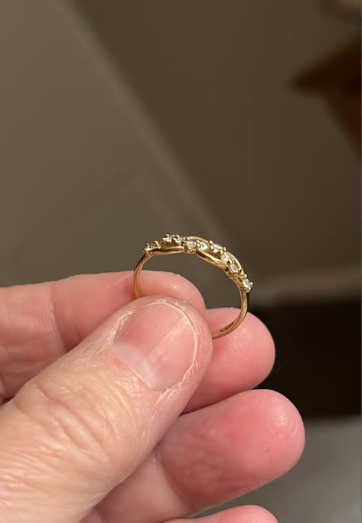 Diamond Chip Ring